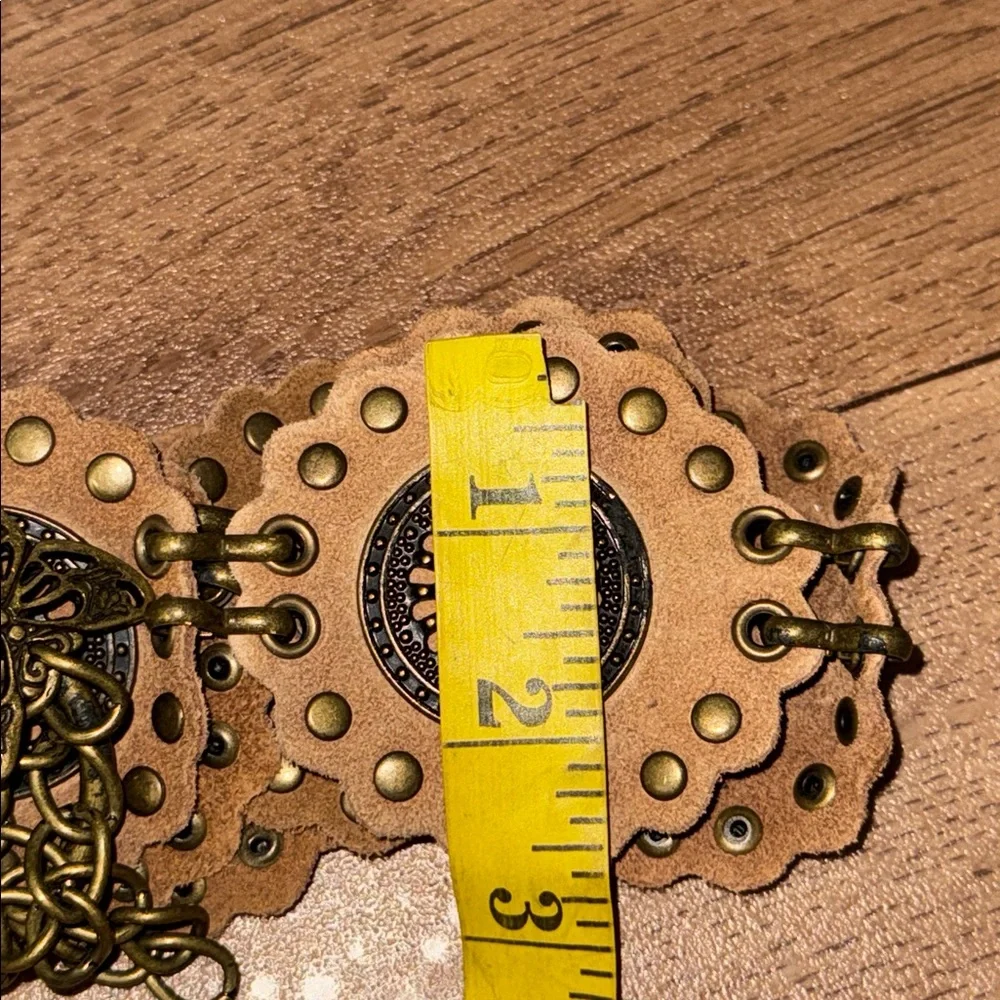 Vintage 90’s Suede Leather Studded Disc Chain Belt W/ Butterfly Detailing Y2K - Picture 8 of 8